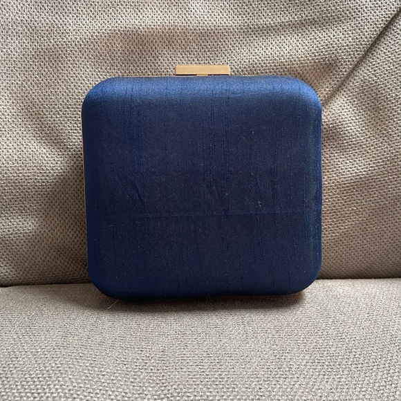 Embellished Clutch Handbag with optional chain - Picture 3 of 10